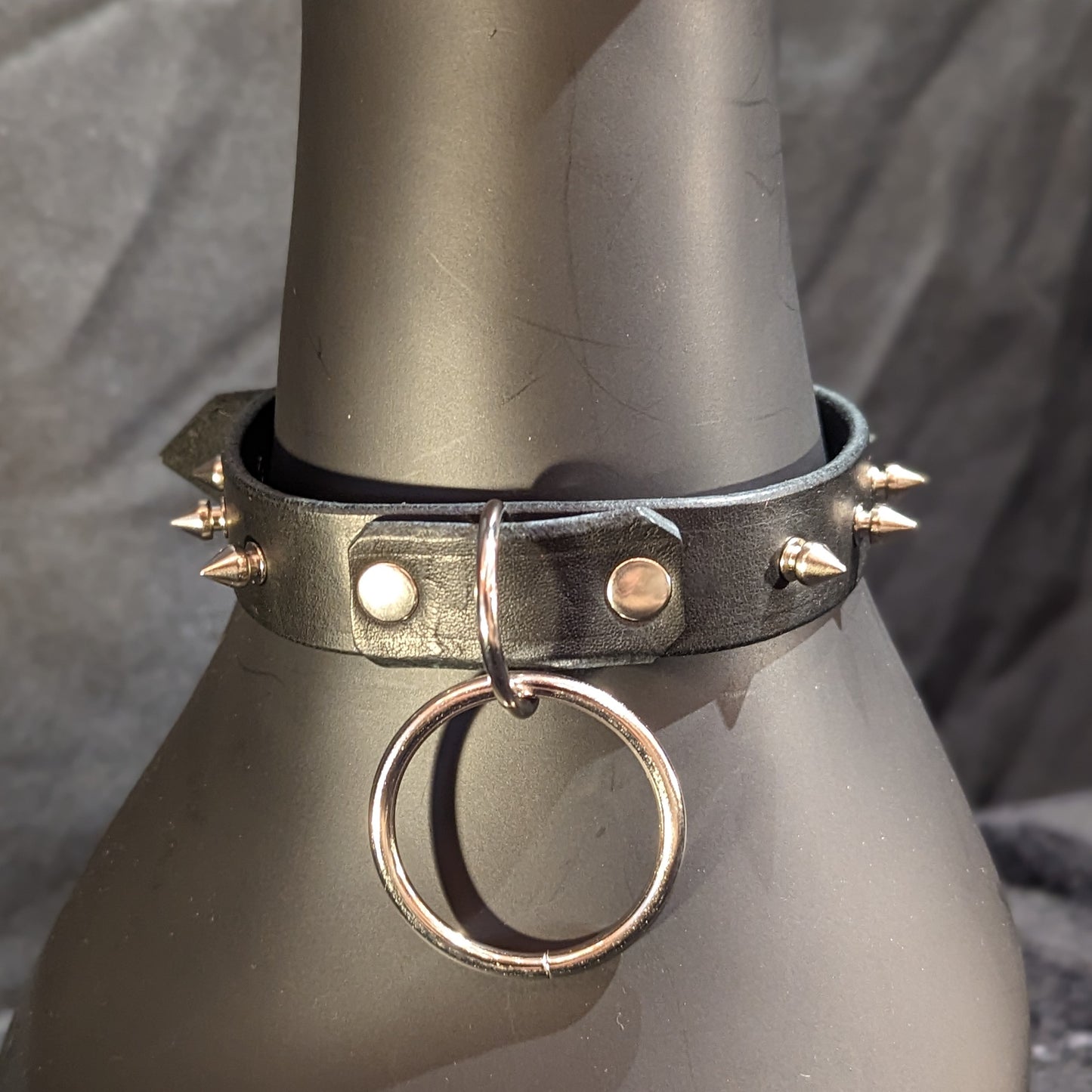 Thin Collar with Spikes